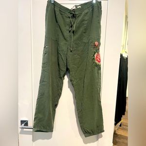XL Sundance catalog army green cargo-style  jogger pant with embroidery